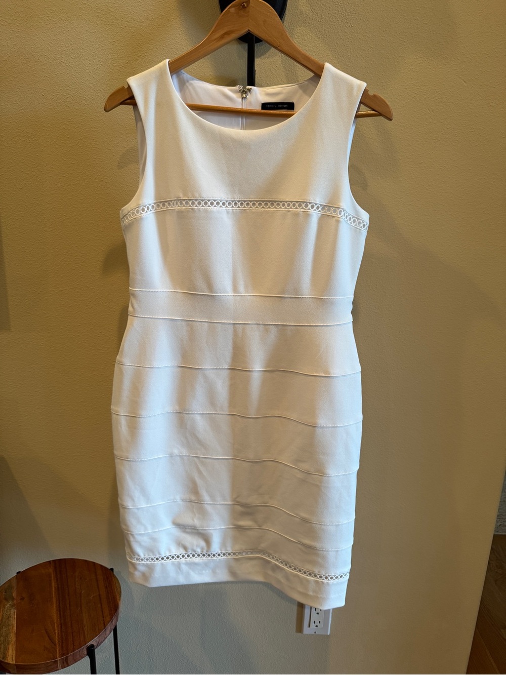 TOMMY HILFIGER SIZE 12 White Circle Lace Trim Sleeveless Sheath Dress